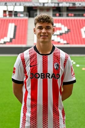 Noah Weisshaupt (SC Freiburg, 13) GER, SC Freiburg, Fussball, 1. BL, Portraettermin 2025 2026, 30.07.2025 GER, SC Freiburg, Fussball, 1. BL, Portraettermin 2025 2026, 30.07.2025 Freiburg Copyright: xEibner-Pressefoto ThomasxHessx EP_THS