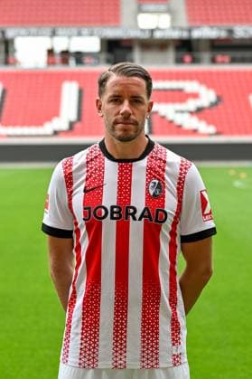 Christian Guenter (SC Freiburg, 30) GER, SC Freiburg, Fussball, 1. BL, Portraettermin 2025 2026, 30.07.2025 GER, SC Freiburg, Fussball, 1. BL, Portraettermin 2025 2026, 30.07.2025 Freiburg Copyright: xEibner-Pressefoto ThomasxHessx EP_THS