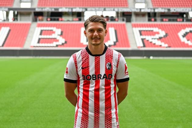 Florent Muslija (SC Freiburg, 23) GER, SC Freiburg, Fussball, 1. BL, Portraettermin 2025 2026, 30.07.2025 GER, SC Freiburg, Fussball, 1. BL, Portraettermin 2025 2026, 30.07.2025 Freiburg Copyright: xEibner-Pressefoto ThomasxHessx EP_THS