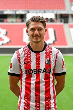 Florent Muslija (SC Freiburg, 23) GER, SC Freiburg, Fussball, 1. BL, Portraettermin 2025 2026, 30.07.2025 GER, SC Freiburg, Fussball, 1. BL, Portraettermin 2025 2026, 30.07.2025 Freiburg Copyright: xEibner-Pressefoto ThomasxHessx EP_THS