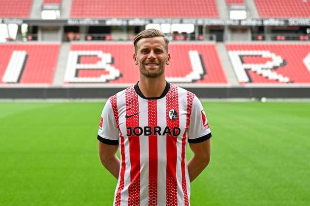 Lucas Hoeler (SC Freiburg, 09) GER, SC Freiburg, Fussball, 1. BL, Portraettermin 2025 2026, 30.07.2025 GER, SC Freiburg, Fussball, 1. BL, Portraettermin 2025 2026, 30.07.2025 Freiburg Copyright: xEibner-Pressefoto ThomasxHessx EP_THS