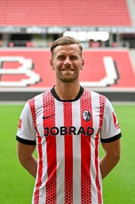 Lucas Hoeler (SC Freiburg, 09) GER, SC Freiburg, Fussball, 1. BL, Portraettermin 2025 2026, 30.07.2025 GER, SC Freiburg, Fussball, 1. BL, Portraettermin 2025 2026, 30.07.2025 Freiburg Copyright: xEibner-Pressefoto ThomasxHessx EP_THS
