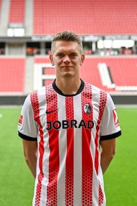 Matthias Ginter (SC Freiburg, 28) GER, SC Freiburg, Fussball, 1. BL, Portraettermin 2025 2026, 30.07.2025 GER, SC Freiburg, Fussball, 1. BL, Portraettermin 2025 2026, 30.07.2025 Freiburg Copyright: xEibner-Pressefoto ThomasxHessx EP_THS
