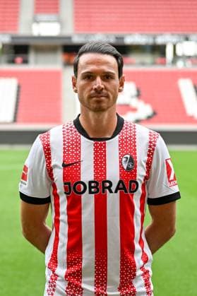 Nicolas Hoefler (SC Freiburg, 27) GER, SC Freiburg, Fussball, 1. BL, Portraettermin 2025 2026, 30.07.2025 GER, SC Freiburg, Fussball, 1. BL, Portraettermin 2025 2026, 30.07.2025 Freiburg Copyright: xEibner-Pressefoto ThomasxHessx EP_THS