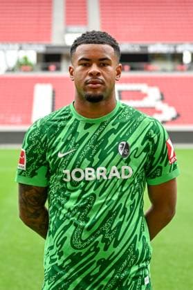 Noah Atubolu (SC Freiburg, 01) GER, SC Freiburg, Fussball, 1. BL, Portraettermin 2025 2026, 30.07.2025 GER, SC Freiburg, Fussball, 1. BL, Portraettermin 2025 2026, 30.07.2025 Freiburg Copyright: xEibner-Pressefoto ThomasxHessx EP_THS