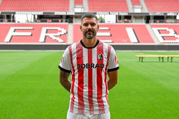 Anthony Jung (SC Freiburg, 05) GER, SC Freiburg, Fussball, 1. BL, Portraettermin 2025 2026, 30.07.2025 GER, SC Freiburg, Fussball, 1. BL, Portraettermin 2025 2026, 30.07.2025 Freiburg Copyright: xEibner-Pressefoto ThomasxHessx EP_THS