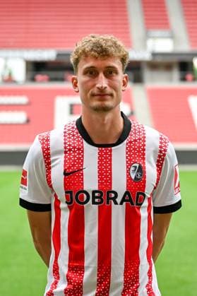 Patrick Osterhage (SC Freiburg, 06) GER, SC Freiburg, Fussball, 1. BL, Portraettermin 2025 2026, 30.07.2025 GER, SC Freiburg, Fussball, 1. BL, Portraettermin 2025 2026, 30.07.2025 Freiburg Copyright: xEibner-Pressefoto ThomasxHessx EP_THS
