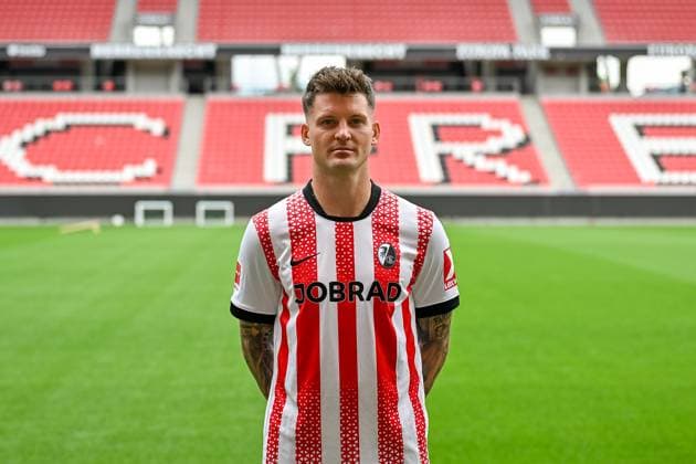 Lukas Kuebler (SC Freiburg, 17) GER, SC Freiburg, Fussball, 1. BL, Portraettermin 2025 2026, 30.07.2025 GER, SC Freiburg, Fussball, 1. BL, Portraettermin 2025 2026, 30.07.2025 Freiburg Copyright: xEibner-Pressefoto ThomasxHessx EP_THS