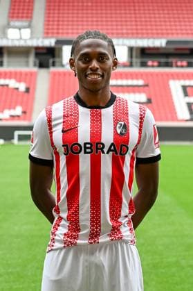 Junior Adamu (SC Freiburg, 20) GER, SC Freiburg, Fussball, 1. BL, Portraettermin 2025 2026, 30.07.2025 GER, SC Freiburg, Fussball, 1. BL, Portraettermin 2025 2026, 30.07.2025 Freiburg Copyright: xEibner-Pressefoto ThomasxHessx EP_THS