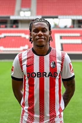 Cyriaque Irie (SC Freiburg, 22) GER, SC Freiburg, Fussball, 1. BL, Portraettermin 2025 2026, 30.07.2025 GER, SC Freiburg, Fussball, 1. BL, Portraettermin 2025 2026, 30.07.2025 Freiburg Copyright: xEibner-Pressefoto ThomasxHessx EP_THS