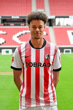 Derry Scherhant (SC Freiburg, 07) GER, SC Freiburg, Fussball, 1. BL, Portraettermin 2025 2026, 30.07.2025 GER, SC Freiburg, Fussball, 1. BL, Portraettermin 2025 2026, 30.07.2025 Freiburg Copyright: xEibner-Pressefoto ThomasxHessx EP_THS