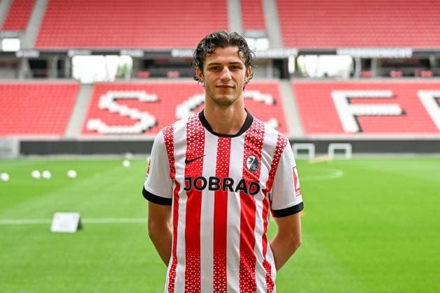 Merlin Roehl (SC Freiburg, 34) GER, SC Freiburg, Fussball, 1. BL, Portraettermin 2025 2026, 30.07.2025 GER, SC Freiburg, Fussball, 1. BL, Portraettermin 2025 2026, 30.07.2025 Freiburg Copyright: xEibner-Pressefoto ThomasxHessx EP_THS