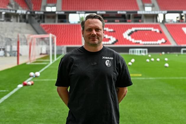 Matthias Rosa (SC Freiburg, Reha-Trainer) GER, SC Freiburg, Fussball, 1. BL, Portraettermin 2025 2026, 30.07.2025 GER, SC Freiburg, Fussball, 1. BL, Portraettermin 2025 2026, 30.07.2025 Freiburg Copyright: xEibner-Pressefoto ThomasxHessx EP_THS