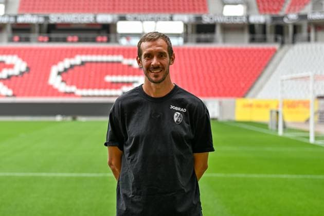 Julian Schuster (SC Freiburg, Trainer) GER, SC Freiburg, Fussball, 1. BL, Portraettermin 2025 2026, 30.07.2025 GER, SC Freiburg, Fussball, 1. BL, Portraettermin 2025 2026, 30.07.2025 Freiburg Copyright: xEibner-Pressefoto ThomasxHessx EP_THS