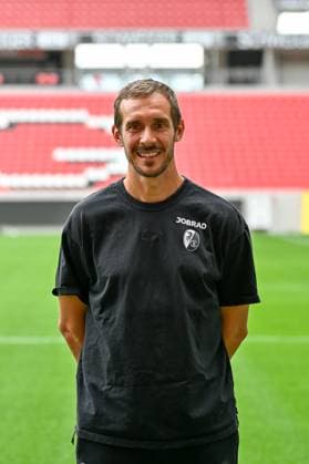 Julian Schuster (SC Freiburg, Trainer) GER, SC Freiburg, Fussball, 1. BL, Portraettermin 2025 2026, 30.07.2025 GER, SC Freiburg, Fussball, 1. BL, Portraettermin 2025 2026, 30.07.2025 Freiburg Copyright: xEibner-Pressefoto ThomasxHessx EP_THS