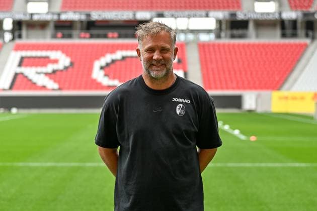 Lars Vossler (SC Freiburg, Co-Trainer) GER, SC Freiburg, Fussball, 1. BL, Portraettermin 2025 2026, 30.07.2025 GER, SC Freiburg, Fussball, 1. BL, Portraettermin 2025 2026, 30.07.2025 Freiburg Copyright: xEibner-Pressefoto ThomasxHessx EP_THS