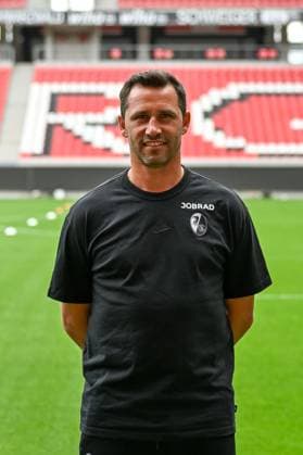 Felix Roth (SC Freiburg, Individualtrainer) GER, SC Freiburg, Fussball, 1. BL, Portraettermin 2025 2026, 30.07.2025 GER, SC Freiburg, Fussball, 1. BL, Portraettermin 2025 2026, 30.07.2025 Freiburg Copyright: xEibner-Pressefoto ThomasxHessx EP_THS