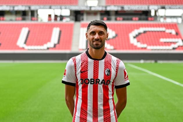 Vincenzo Grifo (SC Freiburg, 32) GER, SC Freiburg, Fussball, 1. BL, Portraettermin 2025 2026, 30.07.2025 GER, SC Freiburg, Fussball, 1. BL, Portraettermin 2025 2026, 30.07.2025 Freiburg Copyright: xEibner-Pressefoto ThomasxHessx EP_THS