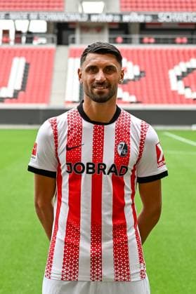 Vincenzo Grifo (SC Freiburg, 32) GER, SC Freiburg, Fussball, 1. BL, Portraettermin 2025 2026, 30.07.2025 GER, SC Freiburg, Fussball, 1. BL, Portraettermin 2025 2026, 30.07.2025 Freiburg Copyright: xEibner-Pressefoto ThomasxHessx EP_THS