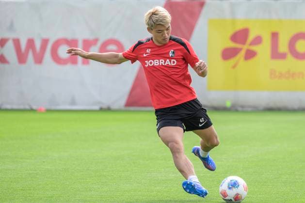 GER, Freiburg, Fussball, Baden-Wuerttemberg, SC Freiburg, Training, am Europa-Park Stadion, Trainingsplatz, v.l. Ritsu Doan (SC Freiburg), Freisteller, 31.07.2025 Copyright: HMBxMedia UwexKoch