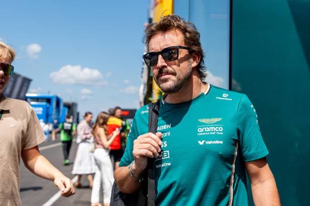 Fernando Alonso (Aston Martin Aramco Formula One Team, Spanien, 14), HUN, Formel 1 Weltmeisterschaft, Grand Prix von Ungarn, Hungaroring, Trainings Tag, Saison 2025, 01.08.2025 HUN, Formel 1 Weltmeisterschaft, Grand Prix von Ungarn, Hungaroring, Trainingstag, Saison 2025, 01.08.2025 Budapest Copyright: xEibner-Pressefoto MarcelxFischerx EP_MFI