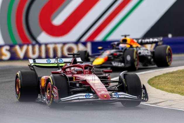 Charles Leclerc (Scuderia Ferrari HP F1 Team, Monaco, 16) im SF-25 und Max Verstappen (Oracle Red Bull Racing, Niederlande, 01) im RB21, HUN, Formel 1 Weltmeisterschaft, Grand Prix von Ungarn, Hungaroring, Trainingstag, Freies Training 1, Saison 2025, 01.08.2025 HUN, Formel 1 Weltmeisterschaft, Grand Prix von Ungarn, Hungaroring, Trainingstag, Freies Training 1, Saison 2025, 01.08.2025 Budapest Copyright: xEibner-Pressefoto MarcelxFischerx EP_MFI
