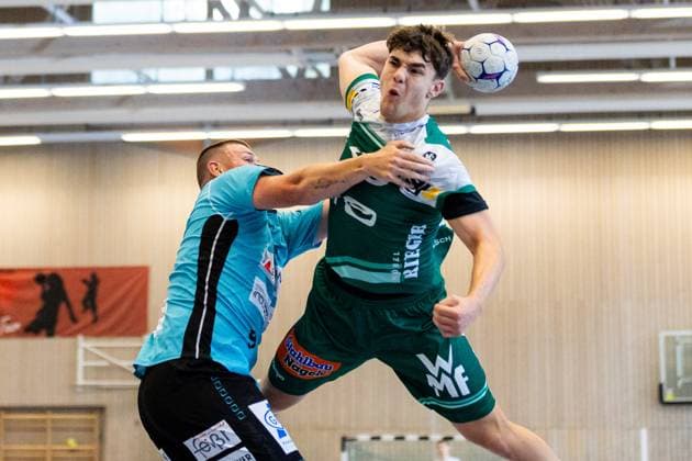 Elias NEWEL (FRISCH AUF! Goeppingen, 40) erzielt ein Tor, Aktion, Torwurf FRISCH AUF! Goeppingen (FAG) vs. SG Koendringen-Teningen, Handball, Maenner, S-Cup Altensteig 2025, Spielzeit 2025 2026, 01.08.2025 FRISCH AUF! Goeppingen (FAG) vs. SG Koendringen-Teningen, Handball, Maenner, S-Cup Altensteig 2025, Spielzeit 2025 2026, 01.08.2025 Altensteig Copyright: xEibnerxPressefoto OliverxSchmidtx EP_OST