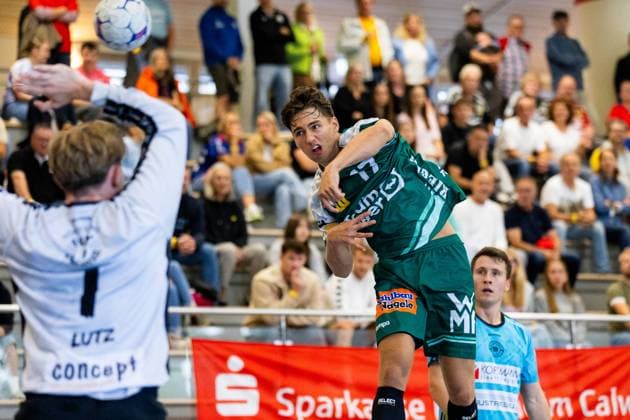 Tim GOSSNER (FRISCH AUF! Goeppingen, 17) erzielt ein Tor, Aktion, Torwurf FRISCH AUF! Goeppingen (FAG) vs. SG Koendringen-Teningen, Handball, Maenner, S-Cup Altensteig 2025, Spielzeit 2025 2026, 01.08.2025 FRISCH AUF! Goeppingen (FAG) vs. SG Koendringen-Teningen, Handball, Maenner, S-Cup Altensteig 2025, Spielzeit 2025 2026, 01.08.2025 Altensteig Copyright: xEibnerxPressefoto OliverxSchmidtx EP_OST