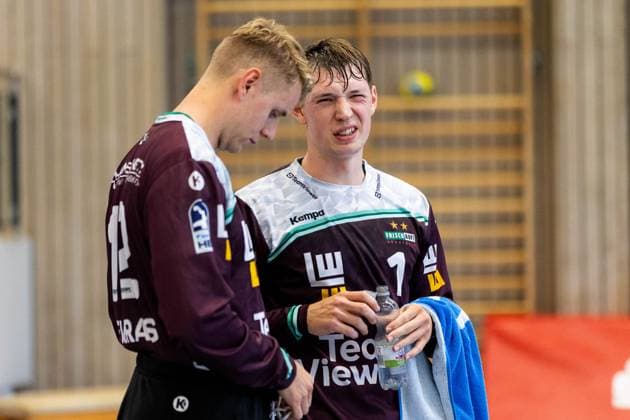 Julian BUCHELE (FRISCH AUF! Goeppingen, 01) und Kristian SAEVERAS (FRISCH AUF! Goeppingen, 12) FRISCH AUF! Goeppingen (FAG) vs. SG Koendringen-Teningen, Handball, Maenner, S-Cup Altensteig 2025, Spielzeit 2025 2026, 01.08.2025 FRISCH AUF! Goeppingen (FAG) vs. SG Koendringen-Teningen, Handball, Maenner, S-Cup Altensteig 2025, Spielzeit 2025 2026, 01.08.2025 Altensteig Copyright: xEibnerxPressefoto OliverxSchmidtx EP_OST