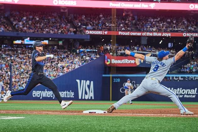 August 1, 2025, Toronto, On, Canada: Toronto Blue Jays second base Ernie Clement (22) is safe as Kansas City Royals first base Vinnie Pasquantino (9) makes a catch off first base during eighth inning MLB, Baseball Herren, USA baseball action in Toronto, Friday, Aug. 1, 2025. Canada News - August 1, 2025 - ZUMAc35_ 20250801_zaf_c35_219 Copyright: xSammyxKoganx