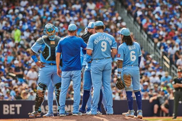 August 2, 2025, Toronto, On, Canada: The Kansas City Royals deliberate on the mound as they take on the Toronto Blue Jays during third inning MLB, Baseball Herren, USA baseball action in Toronto, on Saturday, Aug. 2, 2025. Canada News - August 2, 2025 - ZUMAc35_ 20250802_zaf_c35_125 Copyright: xSammyxKoganx
