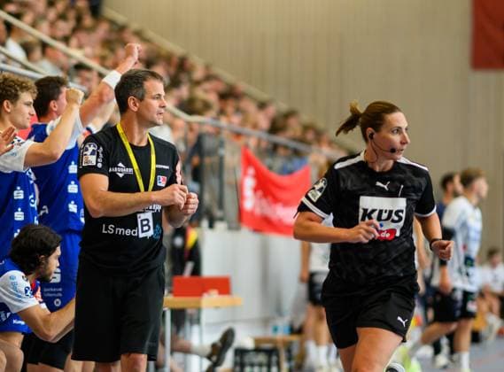 Matti Flohr, (HBW Balingen Weilstetten, Trainer), zufrieden Sparkassen Cup, Handball Wettbewerb, HBW Balingen Weilstetten vs. Mors Thy Handbold, Maenner, 3. Turniertag, Spielzeit 2025, 03.08.2025 Eibner-Pressefoto Andreas Ulmer Sparkassen Cup, Handball Wettbewerb, HBW Balingen Weilstetten vs. Mors Thy Handbold, Maenner, 3. Turniertag, Spielzeit 2025, 03.08.2025 Altensteig Copyright: xEibner-Pressefoto AndreasxUlmerx EP_AUR