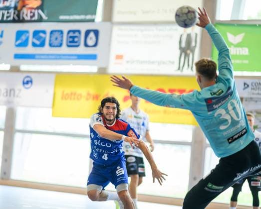 Tim Ruggiero Matthes (HBW Balingen Weilstetten, 04), beim Kreiswurf, Sparkassen Cup, Handball Wettbewerb, HBW Balingen Weilstetten vs. Mors Thy Handbold, Maenner, 3. Turniertag, Spielzeit 2025, 03.08.2025 Eibner-Pressefoto Andreas Ulmer Sparkassen Cup, Handball Wettbewerb, HBW Balingen Weilstetten vs. Mors Thy Handbold, Maenner, 3. Turniertag, Spielzeit 2025, 03.08.2025 Altensteig Copyright: xEibner-Pressefoto AndreasxUlmerx EP_AUR