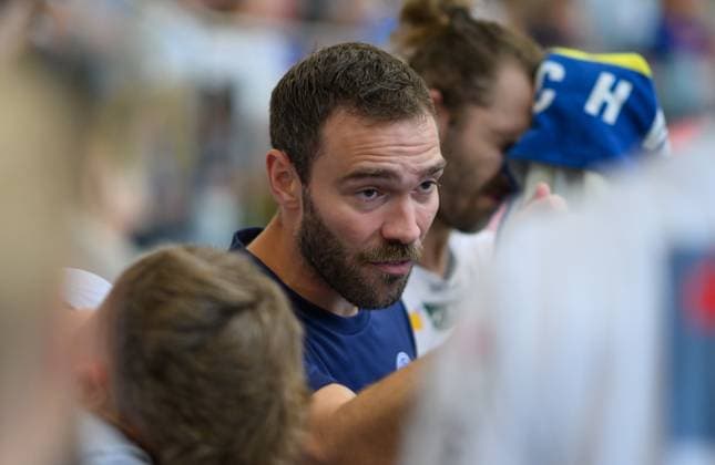 Dennis Bo Jensen, (Mors Thy Handbold, Trainer) Auszeit, Sparkassen Cup, Handball Wettbewerb, HBW Balingen Weilstetten vs. Mors Thy Handbold, Maenner, 3. Turniertag, Spielzeit 2025, 03.08.2025 Eibner-Pressefoto Andreas Ulmer Sparkassen Cup, Handball Wettbewerb, HBW Balingen Weilstetten vs. Mors Thy Handbold, Maenner, 3. Turniertag, Spielzeit 2025, 03.08.2025 Altensteig Copyright: xEibner-Pressefoto AndreasxUlmerx EP_AUR