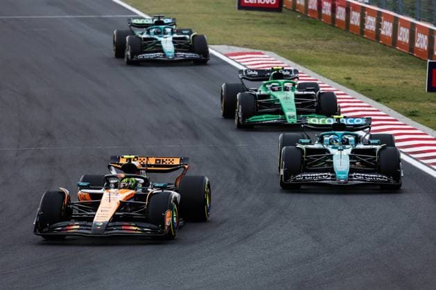 F1 - HUNGARIAN GRAND PRIX 2025 04 NORRIS Lando (gbr), McLaren F1 Team MCL39, action and 14 ALONSO Fernando (spa), Aston Martin F1 Team AMR24, action during the 2025 Formula 1 Lenovo Hungarian Grand Prix, 14th round of the 2025 FIA Formula One World Championship, WM, Weltmeisterschaft from August 1 to 3, 2025 on the Hungaroring, in Mogyorod, Hungary - MogyorodHungary Copyright: xJulienxDelfossex