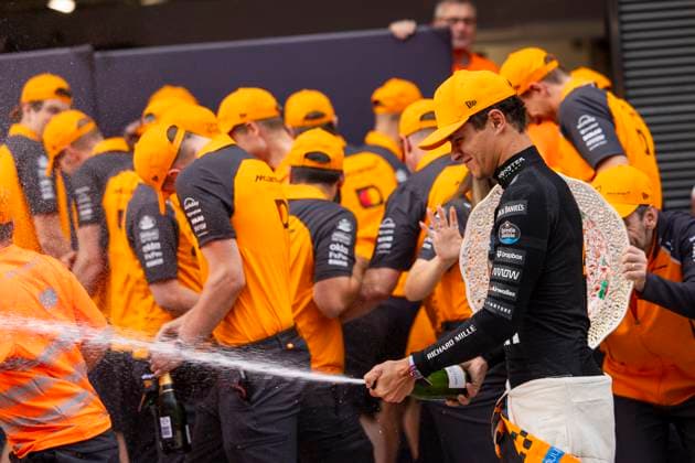 F1 - HUNGARIAN GRAND PRIX 2025 PIASTRI Oscar (aus), McLaren F1 Team MCL39, NORRIS Lando (gbr), McLaren F1 Team MCL39, portrait celebrating their 1-2 during the 2025 Formula 1 Lenovo Hungarian Grand Prix, 14th round of the 2025 FIA Formula One World Championship, WM, Weltmeisterschaft from August 1 to 3, 2025 on the Hungaroring, in Mogyorod, Hungary - MogyorodHungary Copyright: xJulienxDelfossex