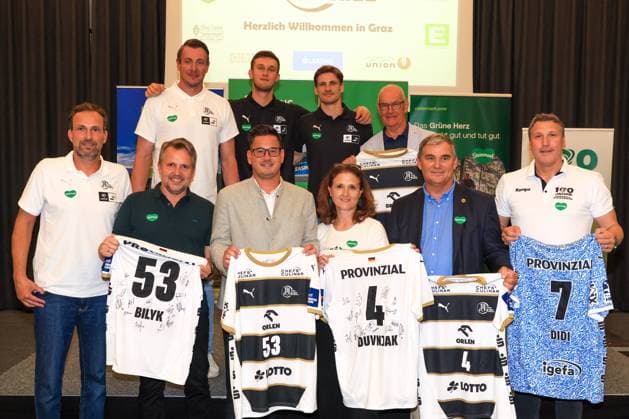 HANDBALL - HBL, Kiel, training camp GRAZ,AUSTRIA,05.AUG.25 - HANDBALL - HBL Handball-Bundesliga, THW Kiel, press conference, PK, Pressekonferenz Image shows from left to right in front row: managing director Viktor Szilagyi (Kiel), managing director Michael Feiertag (Styria), member of state parliament Gerhard Hirschmann (Styria), Susanne Haubenhofer (Graz), president Christian Wolf, Dietmar Peissl (STHV), in second row: head coach Filip Jicha, Nikola Bilyk (Kiel), Rune Dahmke (Kiel) and president Stefan Herker (Union). GEPAxpictures xMarioxBuehner-Weinrauch