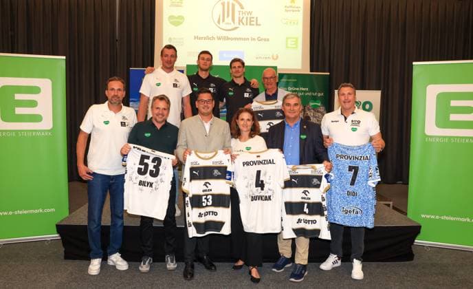 HANDBALL - HBL, Kiel, training camp GRAZ,AUSTRIA,05.AUG.25 - HANDBALL - HBL Handball-Bundesliga, THW Kiel, press conference, PK, Pressekonferenz Image shows from left to right in front row: managing director Viktor Szilagyi (Kiel), managing director Michael Feiertag (Styria), member of state parliament Gerhard Hirschmann (Styria), Susanne Haubenhofer (Graz), president Christian Wolf, Dietmar Peissl (STHV), in second row: head coach Filip Jicha, Nikola Bilyk (Kiel), Rune Dahmke (Kiel) and president Stefan Herker (Union). GEPAxpictures xMarioxBuehner-Weinrauch