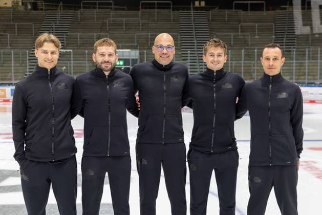 l-r: Physio-Team, Physiotherapeut Samuel Sepp (Augsburger Panther), Physiotherapeut Ferdinand Merckx (Augsburger Panther), Physiotherapeut Alexander Ablass (Augsburger Panther), Physiotherapeut Sebastian Lindermayr, (Augsburger Panther), Physiotherapeut Oliver Roensch (Augsburger Panther), Mannschafts und Portraitbilder, Augsburger Panther, Saison 2025 2026, Eishockey, Penny-DEL, 06.08.2025 Augsburg Bayern Deutschland