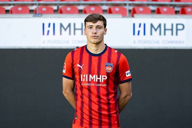 Luca Kerber (FC Heidenheim, 20) GER, FC Heidenheim 1846, Fussball, 1. Bundesliga, Portraettermin 2025 2026, 07.08.2025, DFB DFL regulations prohibit any use of photographs as image sequences GER, FC Heidenheim 1846, Fussball, 1. Bundesliga, Portraettermin 2025 2026, 07.08.2025 Heidenheim Copyright: xEibner-Pressefoto RogerxBuerkex EP_RBE