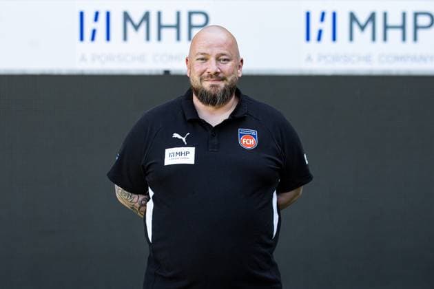 Manuel Henck (FC Heidenheim, Teambetreuer) GER, FC Heidenheim 1846, Fussball, 1. Bundesliga, Portraettermin 2025 2026, 07.08.2025, DFB DFL regulations prohibit any use of photographs as image sequences GER, FC Heidenheim 1846, Fussball, 1. Bundesliga, Portraettermin 2025 2026, 07.08.2025 Heidenheim Copyright: xEibner-Pressefoto RogerxBuerkex EP_RBE