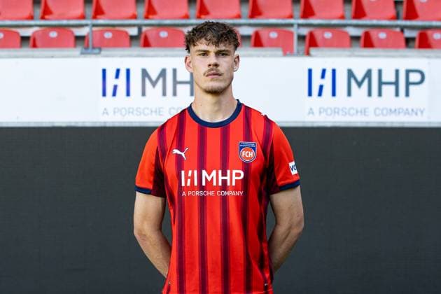 Adam Koelle (FC Heidenheim, 28) GER, FC Heidenheim 1846, Fussball, 1. Bundesliga, Portraettermin 2025 2026, 07.08.2025, DFB DFL regulations prohibit any use of photographs as image sequences GER, FC Heidenheim 1846, Fussball, 1. Bundesliga, Portraettermin 2025 2026, 07.08.2025 Heidenheim Copyright: xEibner-Pressefoto RogerxBuerkex EP_RBE