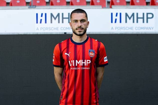 Arijon Ibrahimovic (FC Heidenheim, 22) GER, FC Heidenheim 1846, Fussball, 1. Bundesliga, Portraettermin 2025 2026, 07.08.2025, DFB DFL regulations prohibit any use of photographs as image sequences GER, FC Heidenheim 1846, Fussball, 1. Bundesliga, Portraettermin 2025 2026, 07.08.2025 Heidenheim Copyright: xEibner-Pressefoto RogerxBuerkex EP_RBE