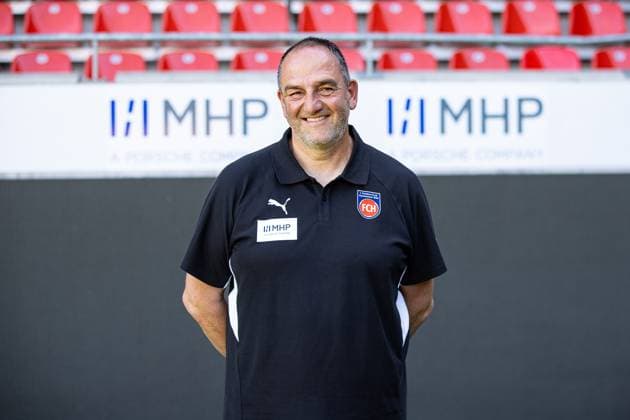 Frank Schmidt (FC Heidenheim, Chef-Trainer) GER, FC Heidenheim 1846, Fussball, 1. Bundesliga, Portraettermin 2025 2026, 07.08.2025, DFB DFL regulations prohibit any use of photographs as image sequences GER, FC Heidenheim 1846, Fussball, 1. Bundesliga, Portraettermin 2025 2026, 07.08.2025 Heidenheim Copyright: xEibner-Pressefoto RogerxBuerkex EP_RBE