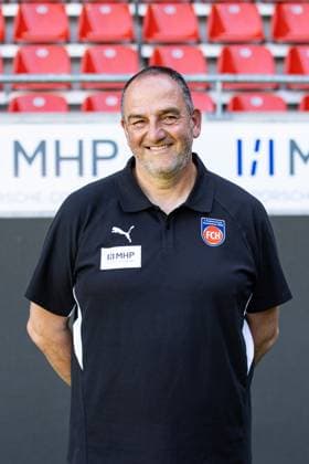 Frank Schmidt (FC Heidenheim, Chef-Trainer) GER, FC Heidenheim 1846, Fussball, 1. Bundesliga, Portraettermin 2025 2026, 07.08.2025, DFB DFL regulations prohibit any use of photographs as image sequences GER, FC Heidenheim 1846, Fussball, 1. Bundesliga, Portraettermin 2025 2026, 07.08.2025 Heidenheim Copyright: xEibner-Pressefoto RogerxBuerkex EP_RBE