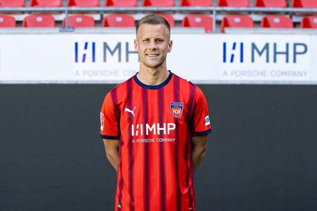 Adrian Beck (FC Heidenheim, 21) GER, FC Heidenheim 1846, Fussball, 1. Bundesliga, Portraettermin 2025 2026, 07.08.2025, DFB DFL regulations prohibit any use of photographs as image sequences GER, FC Heidenheim 1846, Fussball, 1. Bundesliga, Portraettermin 2025 2026, 07.08.2025 Heidenheim Copyright: xEibner-Pressefoto RogerxBuerkex EP_RBE