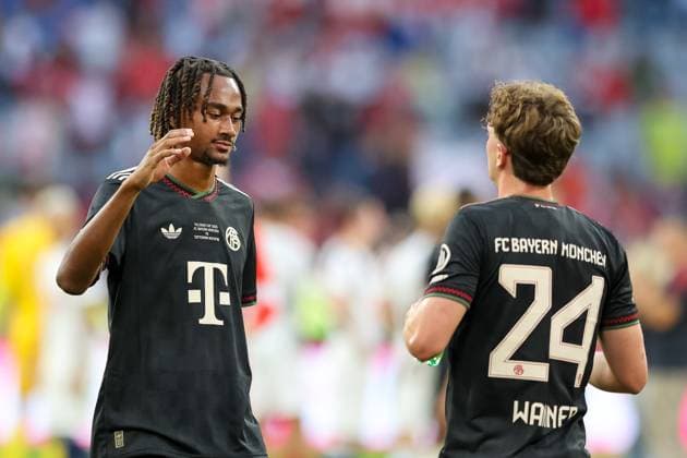 Jonah Kusi-Asare (FC Bayern Muenchen, 41) mit Paul Wanner (FC Bayern Muenchen, 24), GER, FC Bayern Muenchen vs. Tottenham Hotspur, Fussball, Telekom Cup, Testspiel, Saison 2025 2026, 07.08.2025, GER, FC Bayern Muenchen vs. Tottenham Hotspur, Fussball, Telekom Cup, Testspiel, Saison 2025 2026, 07.08.2025 Muenchen Copyright: xEibner-Pressefoto JennixMaulx EP_JML
