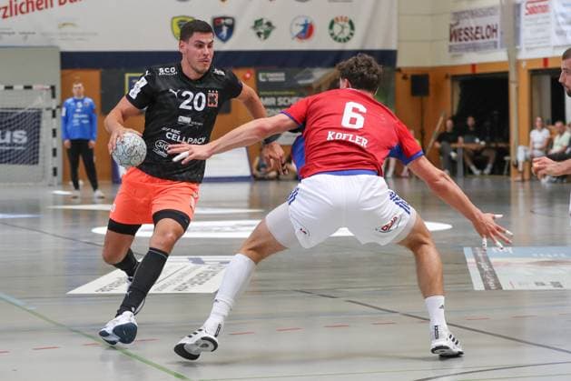 09.08.2025, xgox, Handball - Heide-Cup, Handball Verein Hamburg - Kadetten Schaffhausenemspor, v.l. Lukas Maros (Schaffhausen, 20), Elias Kofler (Hamburg, 6) Zweikampf, Duell, Kampf, tackle Schneverdingen
