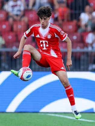 David Santos Daiber (FC Bayern Muenchen) kontrolliert den Ball, Pre-Season Friendly, Grasshopper Club Zürich v FC Bayern München, Stadion Letzigrund am 12. August 2025 in Zurich, Schweiz. (Foto von Marco Steinbrenner DeFodi Images) David Santos Daiber (FC Bayern Muenchen) controls the ball, Pre-Season Friendly, Grasshopper Club Zürich v FC Bayern München, Stadion Letzigrund, August 12, 2025 in Zurich, Switzerland. (Photo by Marco Steinbrenner DeFodi Images)