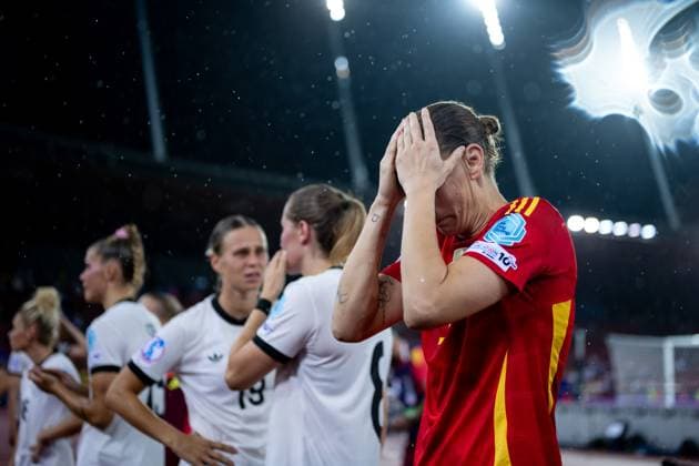 Ann-Kathrin Berger (Deutschland, 01), Sydney Lohmann (Deutschland, 08) und Team sind enttauescht ueber die Niederlage und das Ausscheiden aus dem Turnier, SUI, Deutschland vs Spanien, Fussball, UEFA Womens Euro 2025, Halbfinale, 23.07.2025 SUI, Deutschland vs Spanien, Fussball, UEFA Womens Euro 2025, Halbfinale, 23.07.2025 Zuerich Copyright: xEibner-Pressefoto Memmlerx EP_MMR
